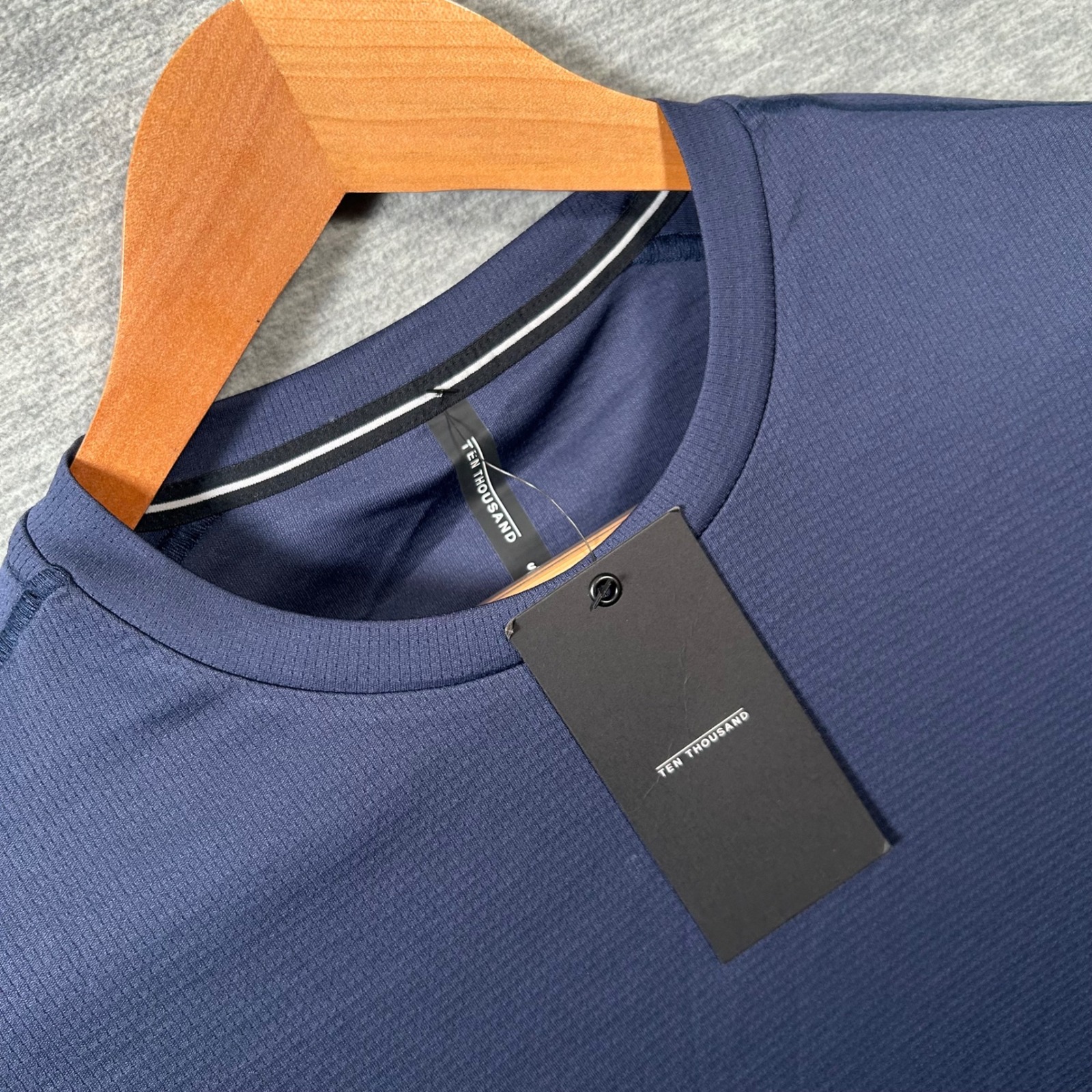 Ten Thousand Lightweight Shirt Mens Small Navy Long Sleeve Training Gym New Nwt
